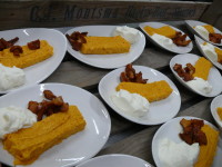 Abrikozenparfait met gekarameliseerde cantharellen. Foto Monique